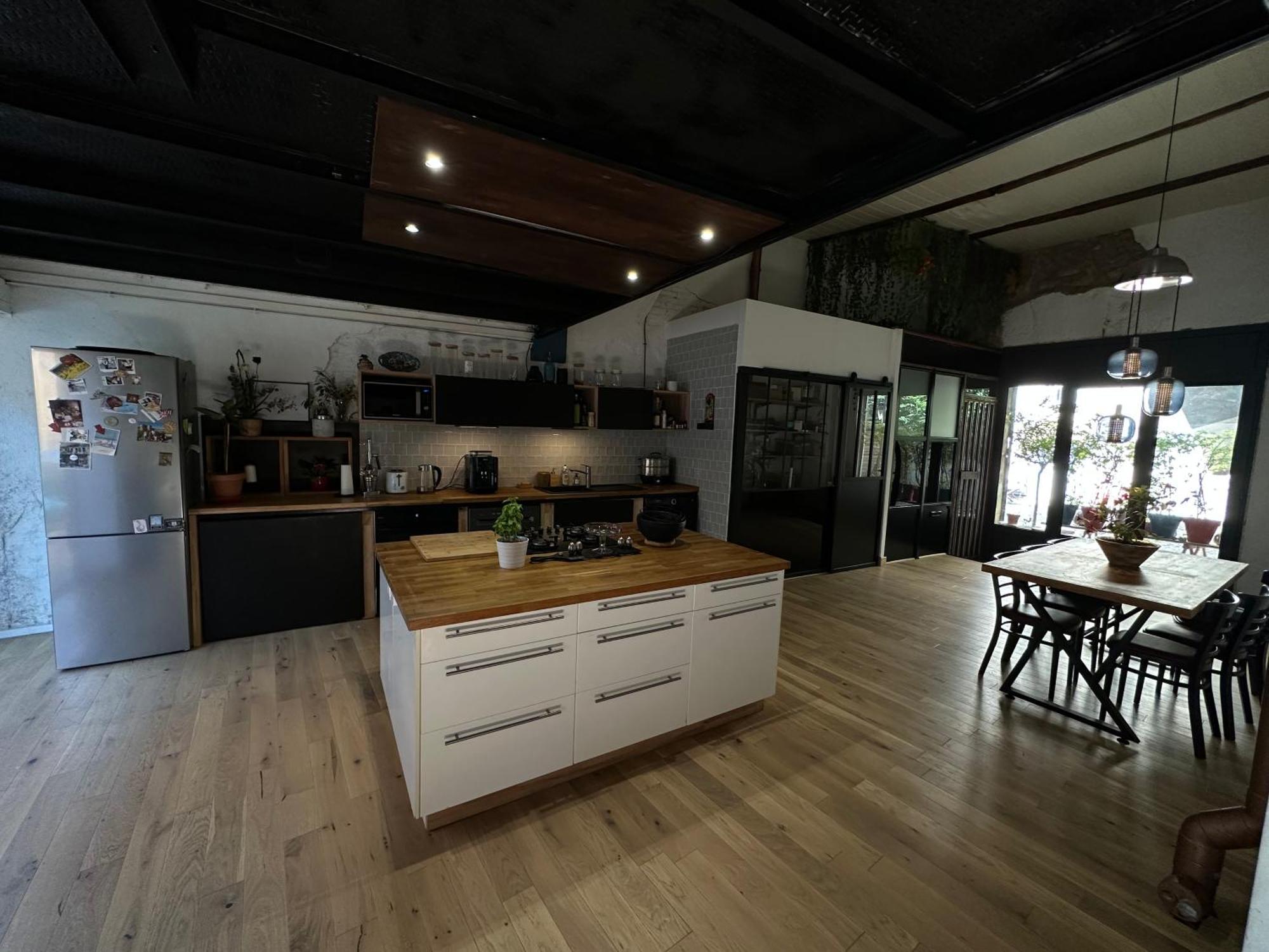 Loft Des Chartreux - 150m2 4 Hammam Piscine Centre-ville Holiday home